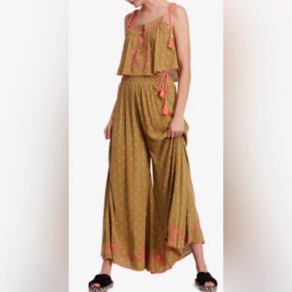 Free People Stylish Olive Green set with orange Accents - Picture 1 of 16